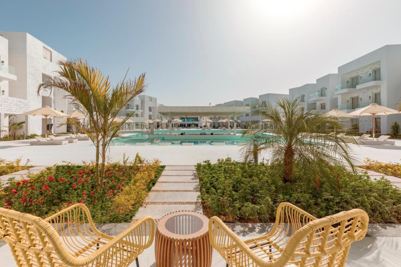 Tanoak Resort Ain Sukhna Extérieur photo The resort's pool