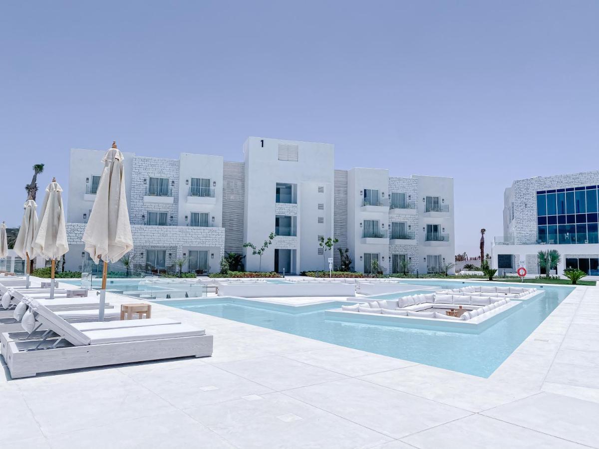 Tanoak Resort Ain Sukhna Extérieur photo The hotel's pool