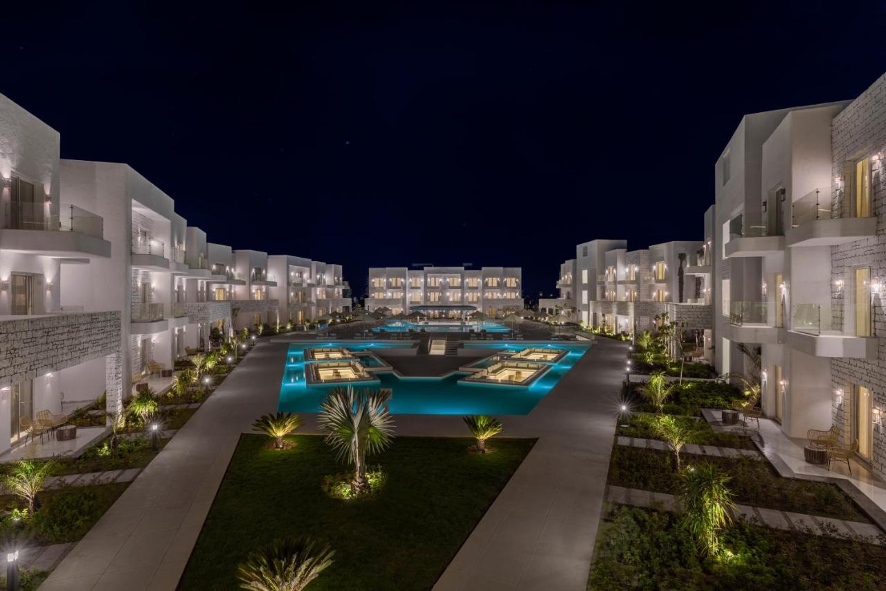Tanoak Resort Ain Sukhna Extérieur photo The resort at night